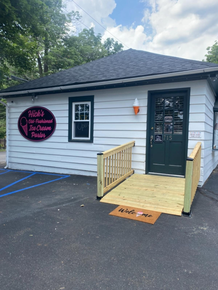 Hick&rsquo;s Old-Fashioned Ice Cream Parlor
