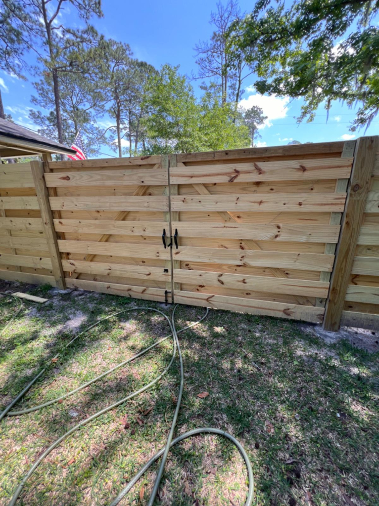 4 Tradesmen fencing